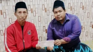 Wakabid Tarsawi DPC PDI Perjuangan Sumenep Serahkan Bantuan untuk Madrasah Diniyah