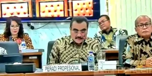 Ketua Umum Peradi Profesional Harris Arthur Hedar memberi masukan kepada DPR soal RUU HPI