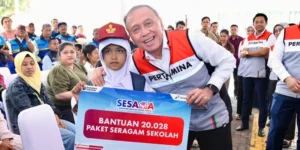 Pertamina Salurkan 20.028 Seragam ke Siswa SD dan SMP