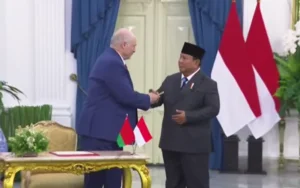 Prabowo Subianto Terima Pulpen Emas dari Presiden Lukashenko