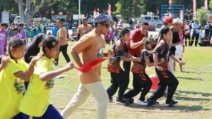 Bupati Banyuwangi Ipuk Fiestiandani Ajak Ribuan Siswa Lestarikan Permainan Tradisional