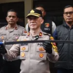 Kasus penganiayaan disertai pengeroyokan terjadi di kawasan Jalan Sukamanah, Kelurahan Sukapura, Kecamatan Kiaracondong, Kota Bandung, pada Minggu dini hari, 2 Agustus 2026.