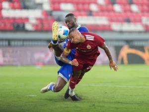 Jelang Kompetisi Liga Super Indonesia Persija dan Persib Gelar TC Perkuat Kekompakan Tim