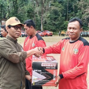 Antisipasi Risiko Karhutla, BPDAS Cimanuk Citanduy Serahkan Delapan Mesin Potong Rumput