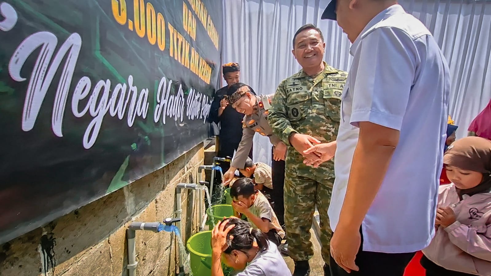 Dandim 0609 Cimahi Hadiri Peresmian Titik Air Bersih Di Desa Kertawangi, Kabupaten Bandung Barat 1 Dandim 0609 Cimahi Hadiri Peresmian Titik Air Bersih Di Desa Kertawangi, Kabupaten Bandung Barat