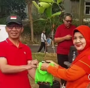 Rayakan Hari Kemerdekaan, BPDAS Cimanuk Citanduy Bagikan Bibit Gratis di Kota Bandung