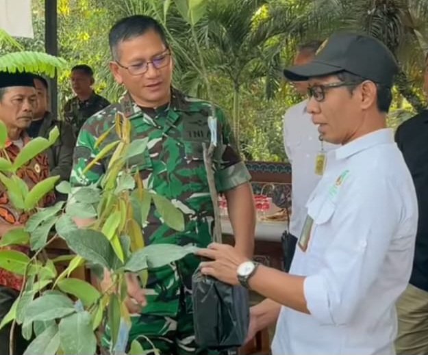 Perkuat Sinergitas Dalam Upaya Menjaga Lingkungan dan Ketahanan Pangan, BPDAS Cimanuk Citanduy Serahkan 1.000 Bibit Produktif Kepada Kodam III Siliwangi