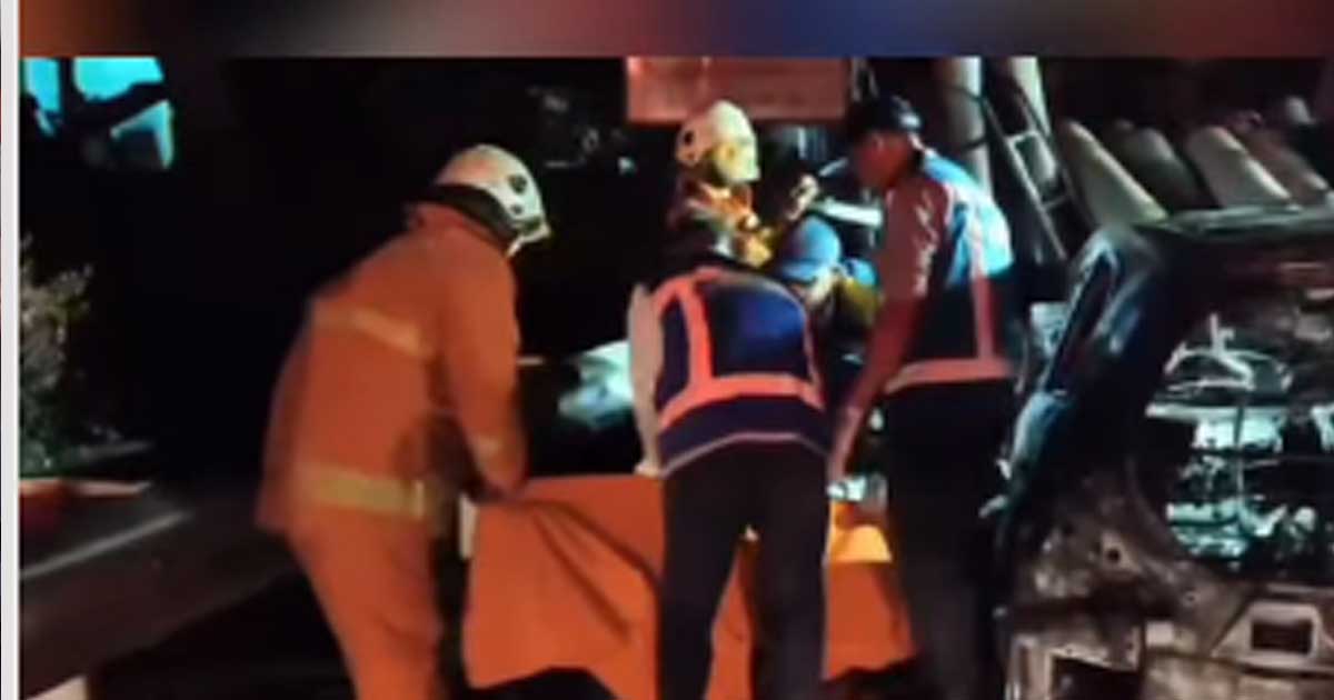 Kecelakaan Tol Sumo Berujung Maut, Mobil Brio Terbakar hingga 1 Orang Tewas 1 Kecelakaan Tol Sumo