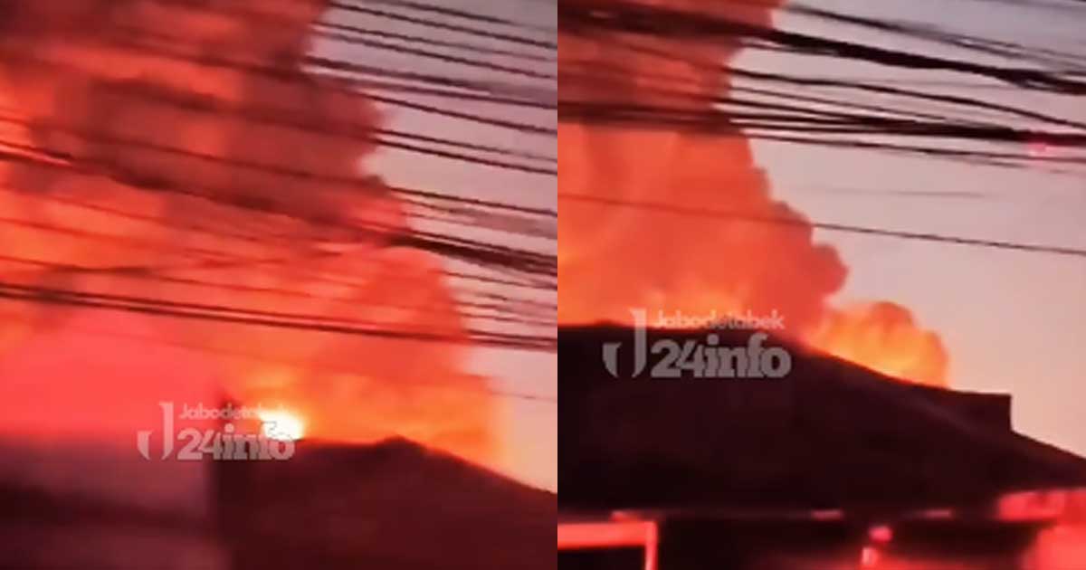 Pabrik Bingkai Kebakaran di Jakarta Timur, Api Berkobar Dini Hari 1 pabrik bingkai kebakaran