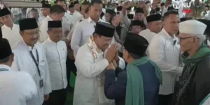 Prabowo Subianto Hadiri Penutupan Muktamar NU 2023, Dikalungi Sorban Putih sebagai Simbol Sambutan
