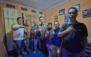 DPC Partai Rakyat Indonesia Kabupaten Bandung Barat Door To Door Sosialisakan Penguatan dan Program Partai