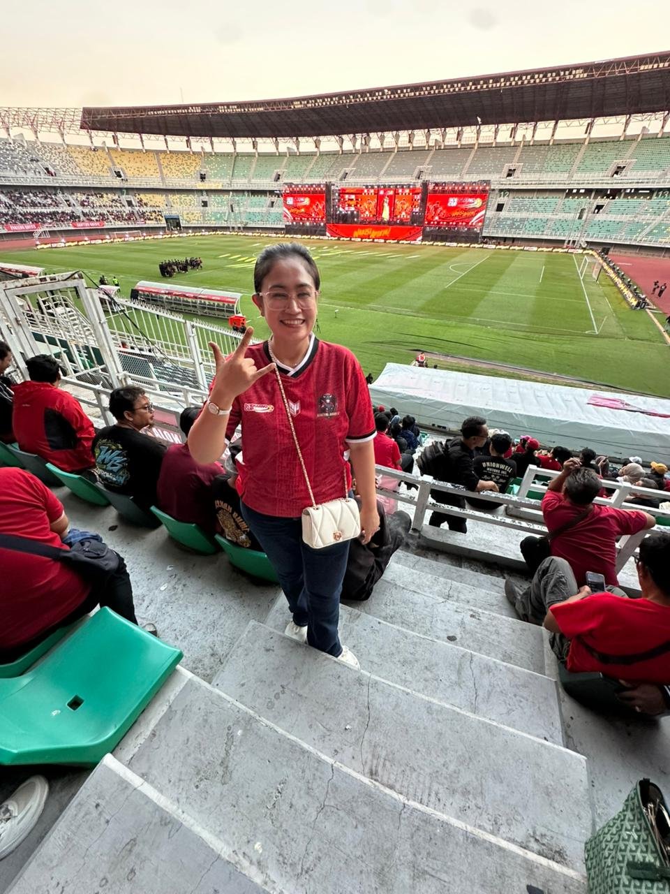 Tuti Turimayanti Apresiasi Banteng Jabar FC Juara Soekarno Cup U-17 2026 1 Tuti Turimayanti Apresiasi Banteng Jabar FC Juara Soekarno Cup U-17 2026 1