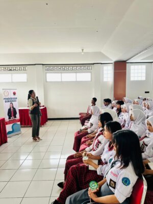 Tuti Turimayanti Bekali Pelajar SMK Bina Wisata Lembang dengan Pendidikan Demokrasi 2 Tuti Turimayanti Bekali Pelajar SMK Bina Wisata Lembang dengan Pendidikan Demokrasi 2
