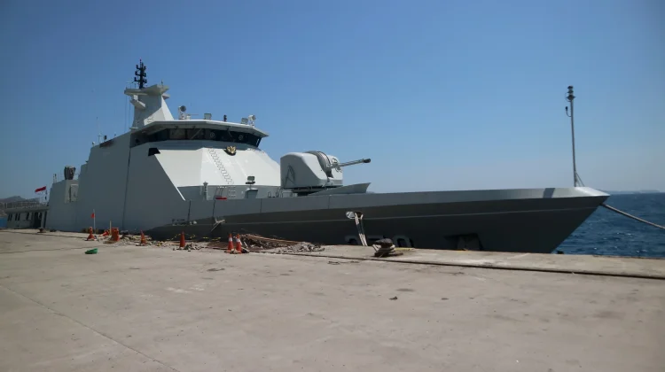 KRI Bung Hatta Dikerahkan Salurkan Bantuan bagi Korban Gempa NTT 1 KRI Bung Hatta Dikerahkan Salurkan Bantuan bagi Korban Gempa NTT 1