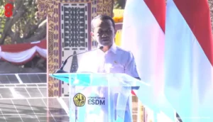 Menteri ESDM Bahlil mengatakan PLTS 100 GW hemat Rp73,9T