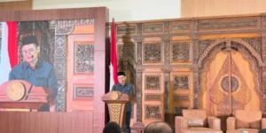 Bawaslu RI Puadi Ajak Mahasiswa Unair Berkontribusi dalam Demokrasi Digital di Indonesia