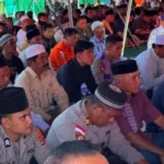 Wakil Presiden Gibran Rakabuming Salat Jumat dengan Pengungsi Gempa di NTT