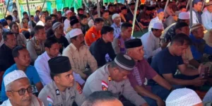 Wakil Presiden Gibran Rakabuming Salat Jumat dengan Pengungsi Gempa di NTT