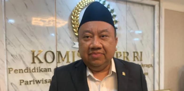 Guru PPPK Penuh Waktu Berpeluang Jadi PNS di 2027, Kata Wakil Ketua Komisi X DPR Lalu Hadrian 1 Guru PPPK Penuh Waktu Berpeluang Jadi PNS di 2027, Kata Wakil Ketua Komisi X DPR Lalu Hadrian