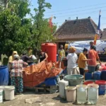 Kementerian Pekerjaan Umum Salurkan 29.000 Liter Air