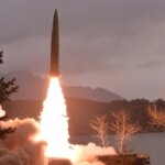 Korea Utara meluncurkan rudal 700 km, mengancam stabilitas 1