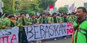 Massa SMA dan Mahasiswa Demo di Depan DPR, Tuntut Kebebasan Tahanan Politik