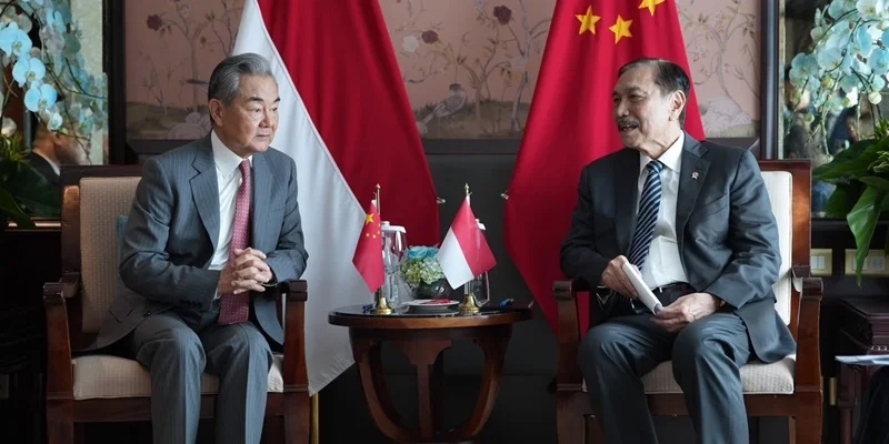 Luhut Binsar Pandjaitan dan Menlu China Wang Yi Bahas Kerja Sama Strategis untuk Indonesia 1 Luhut Binsar Pandjaitan dan Menlu China Wang Yi Bahas Kerja Sama Strategis untuk Indonesia