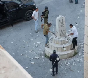 Zvi Yedidia Sukkot merusak monumen Madama di Tepi Barat