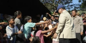 Kunjungan Prabowo Subianto ke Posko Pengungsian Nagekeo Sampaikan Komitmen Dukungan untuk NTT
