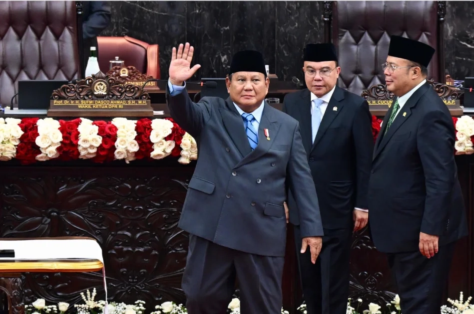 Prabowo Subianto meminta efisiensi anggaran untuk gaji guru 1 Prabowo Subianto meminta efisiensi anggaran untuk gaji guru