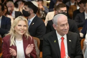 Sara Netanyahu digugat mantan pembantu atas pelecehan.