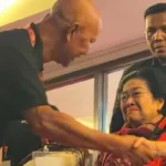 Tangis Megawati Soekarnoputri Pecah saat Kenangan Bung Karno di Stadion Gelora