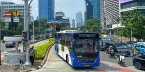 Transjakarta hentikan layanan dan alihkan rute pasca demo