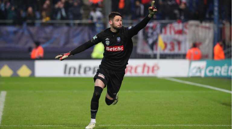 Mathieu Patouille dirumorkan bergabung ke Persib Bandung