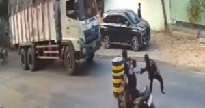 tersenggol sepeda motor